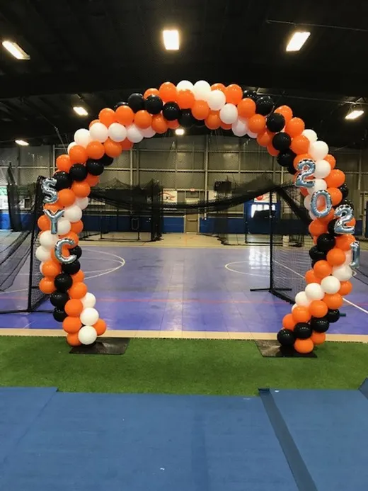 Circle arch in team colors