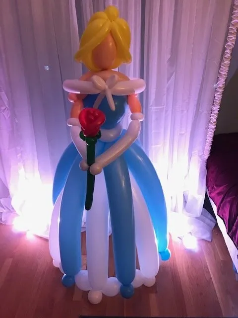 Cinderella balloon sculpture